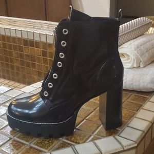 Brand new!!! never worn,ZARA , chunky heels